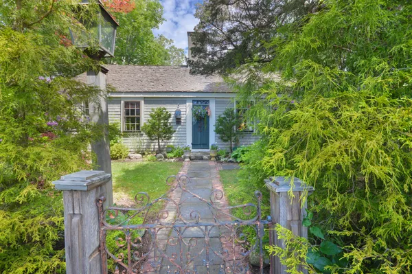 $1,195,000 | 162 Route 6A, Yarmouth Port, MA 02675