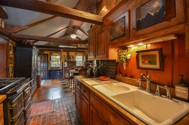 $1,195,000 | 162 Route 6A, Yarmouth Port, MA 02675