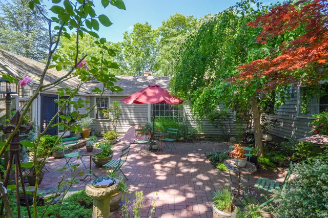 $1,195,000 | 162 Route 6A, Yarmouth Port, MA 02675