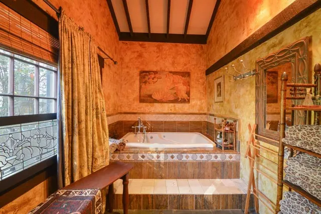 $1,195,000 | 162 Route 6A, Yarmouth Port, MA 02675