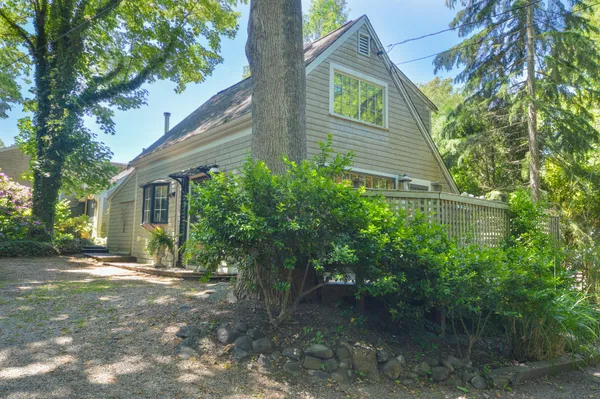 $1,195,000 | 162 Route 6A, Yarmouth Port, MA 02675