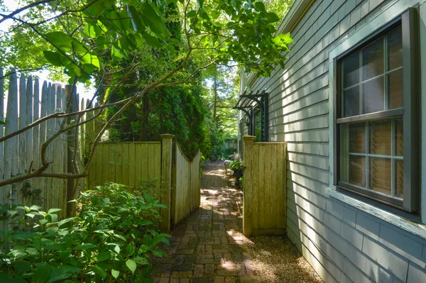 $1,195,000 | 162 Route 6A, Yarmouth Port, MA 02675