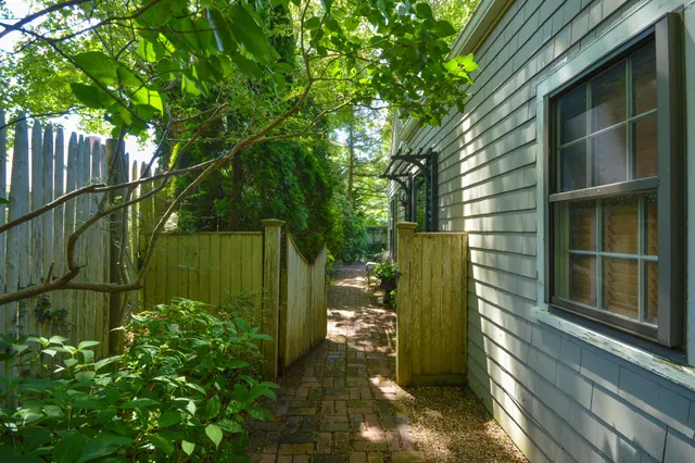 $1,195,000 | 162 Route 6A, Yarmouth Port, MA 02675