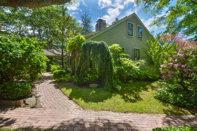 $1,195,000 | 162 Route 6A, Yarmouth Port, MA 02675