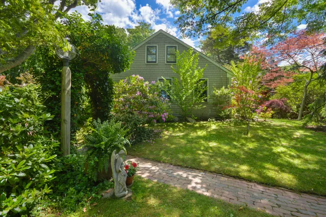 $1,195,000 | 162 Route 6A, Yarmouth Port, MA 02675