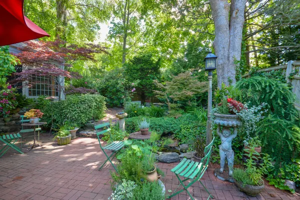 $1,195,000 | 162 Route 6A, Yarmouth Port, MA 02675