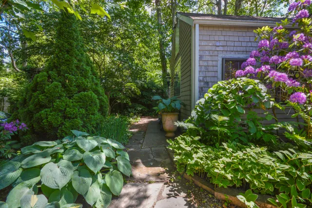 $1,195,000 | 162 Route 6A, Yarmouth Port, MA 02675