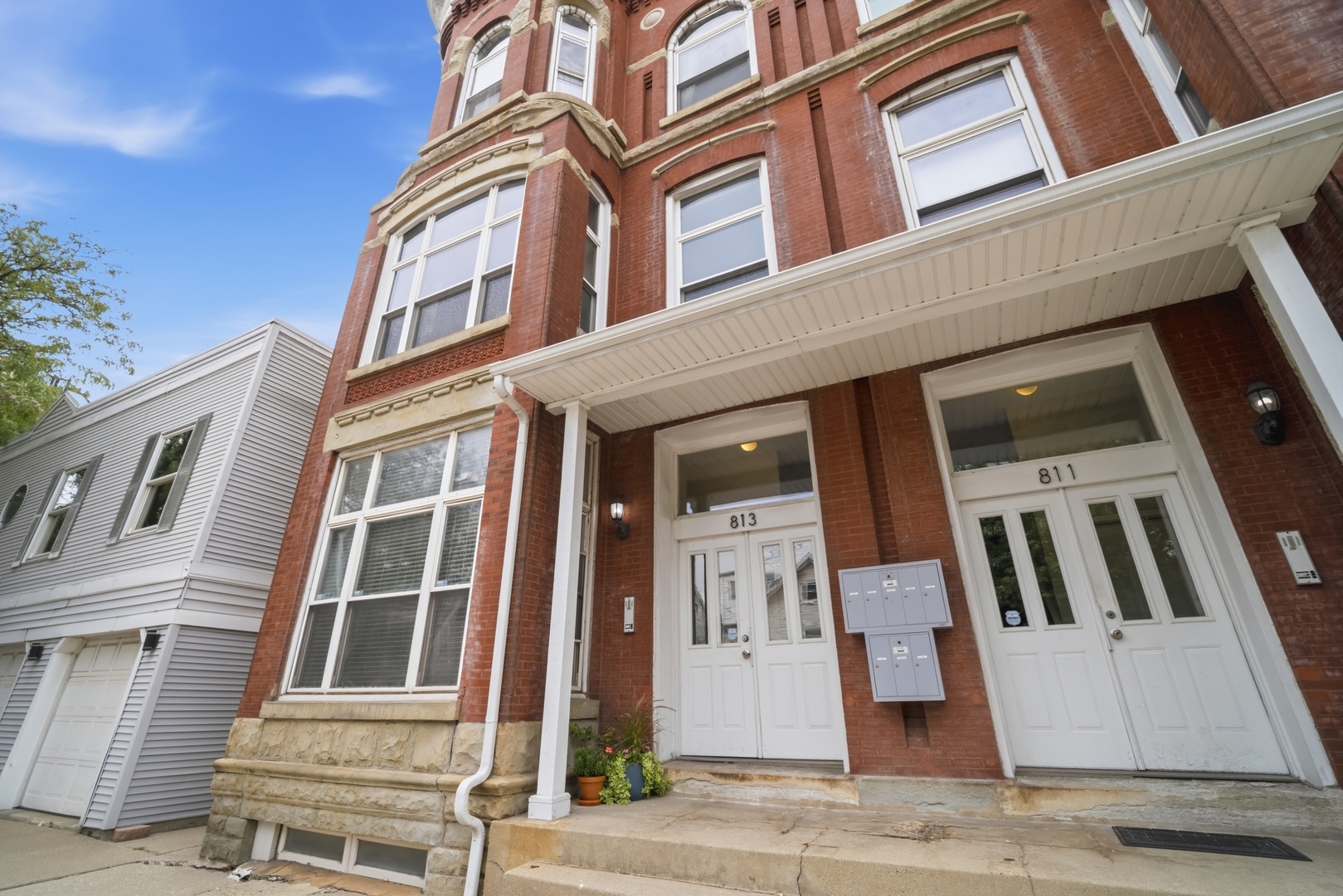 813 North Racine Avenue, Unit 2 Chicago, IL 60642 - Photo 2 of 31 Gallery Image 2