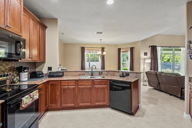 $460,000 | 2532 Southeast Leithgow Street, Port St. Lucie, FL 34952