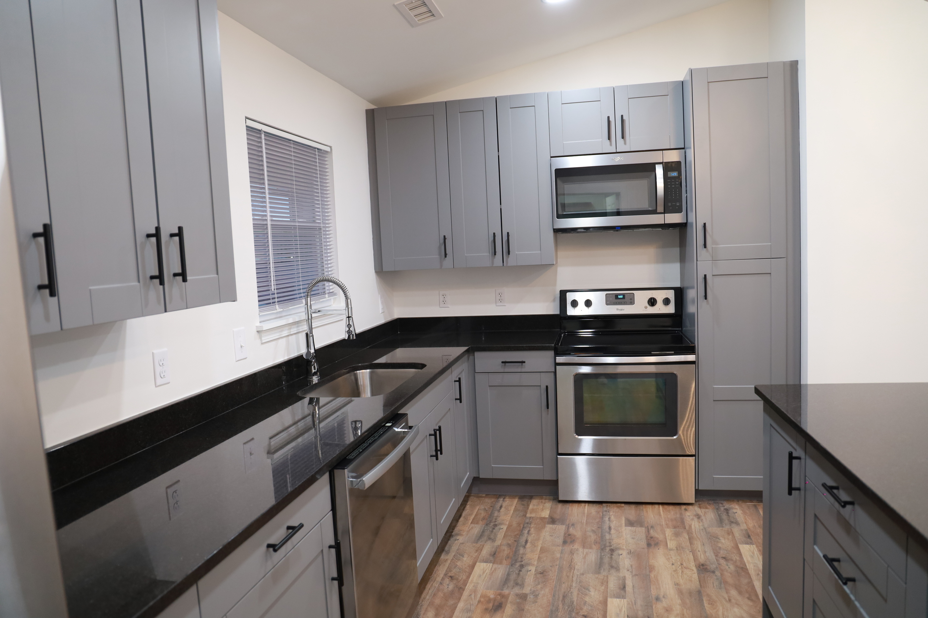 5153 Milhouse Road Indianapolis, IN 46221 - Photo 7 of 29