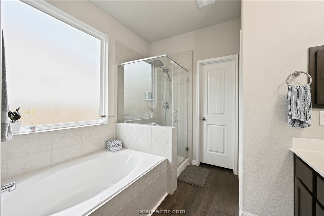 5741 Cerrillos Drive Bryan, TX 77807 - Photo 14 of 25 Primary Bathroom