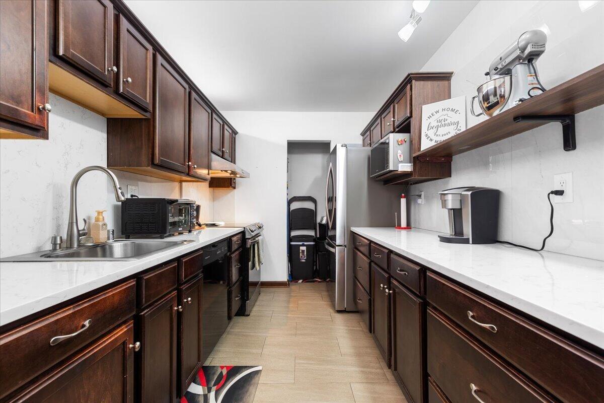 2350 Good Hope Road, Unit 156 Glendale, WI 53209 - Photo 6 of 18 13-Good Hope Rd-13