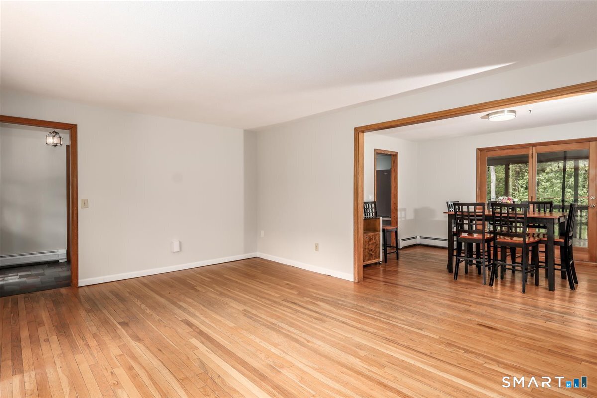 131 Seth Low Mountain Road Ridgefield, CT 06877 - Photo 4 of 39