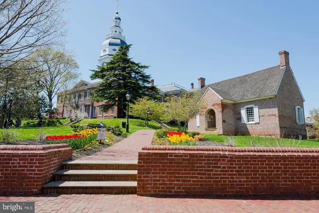 a view of a ceiling fan in an empty room