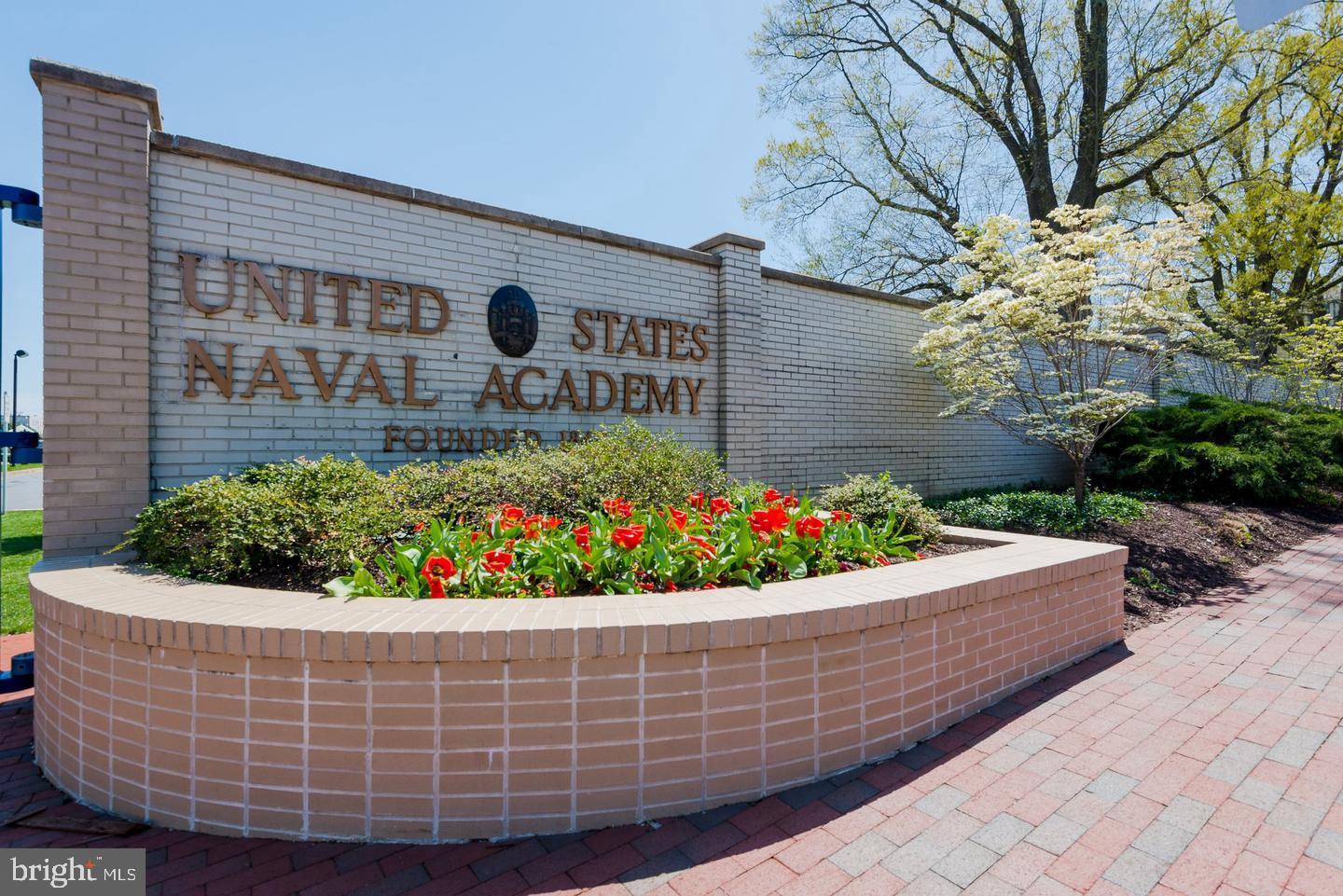 1 Tucker Street Annapolis, MD 21401 - Photo 35 of 46 a view of a wooden fence with a flower garden