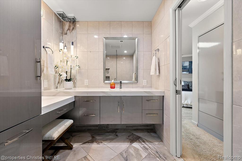 34448 Quaker Valley Road Farmington Hills, MI 48331 - Photo 31 of 42 Gallery Image 31