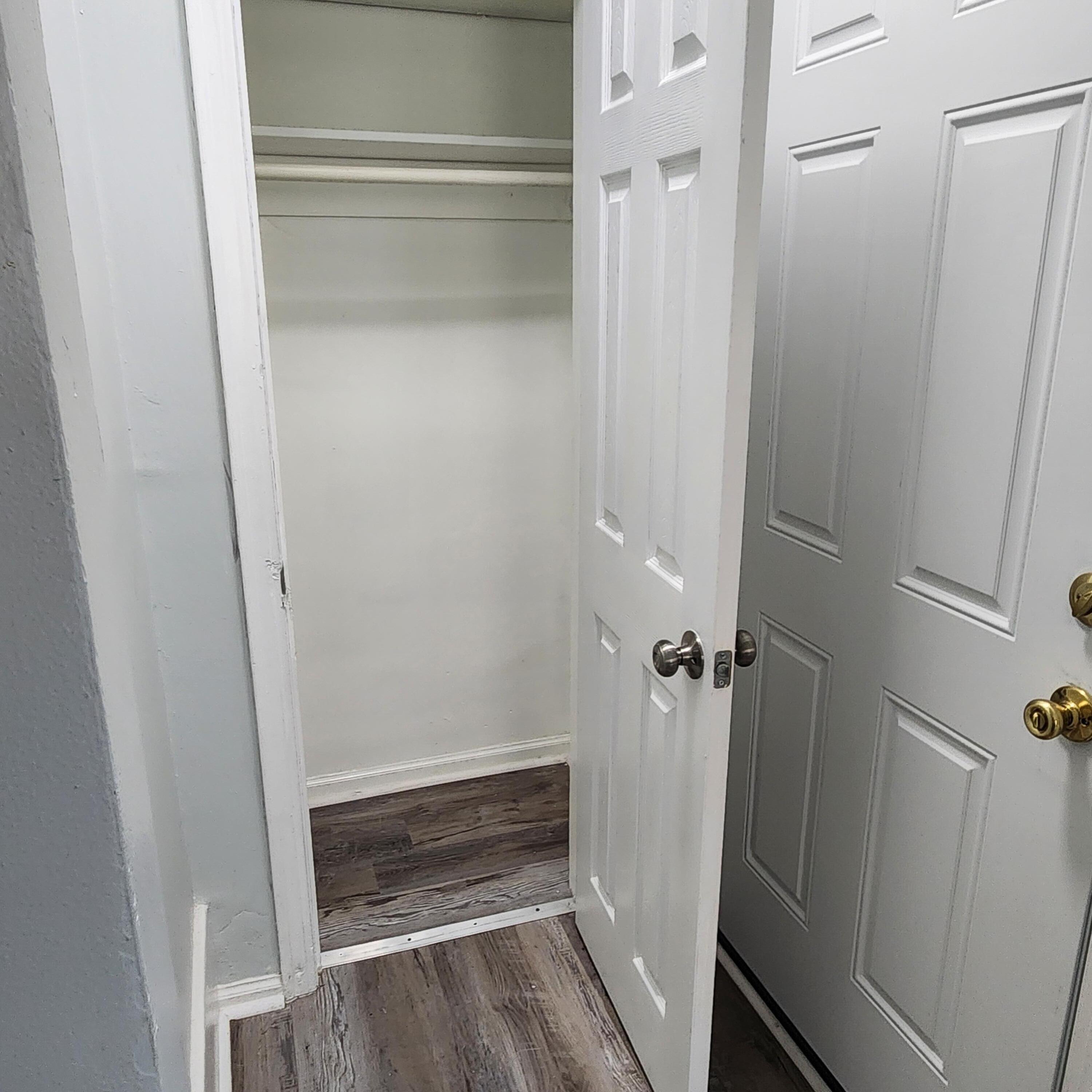 11921 Lansdowne Street Detroit, MI 48224 - Photo 6 of 22 20240905_162309 (1)