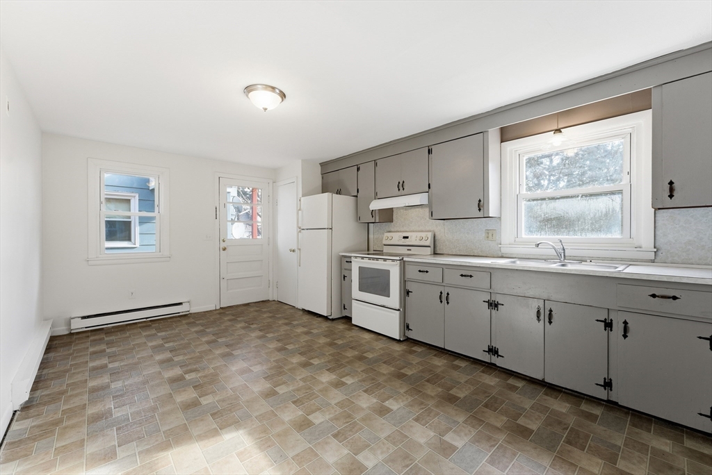 13-15 Decatur Street Springfield, MA 01151 - Photo 4 of 42