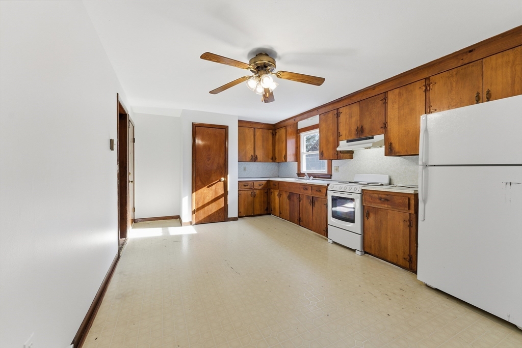 13-15 Decatur Street Springfield, MA 01151 - Photo 5 of 42