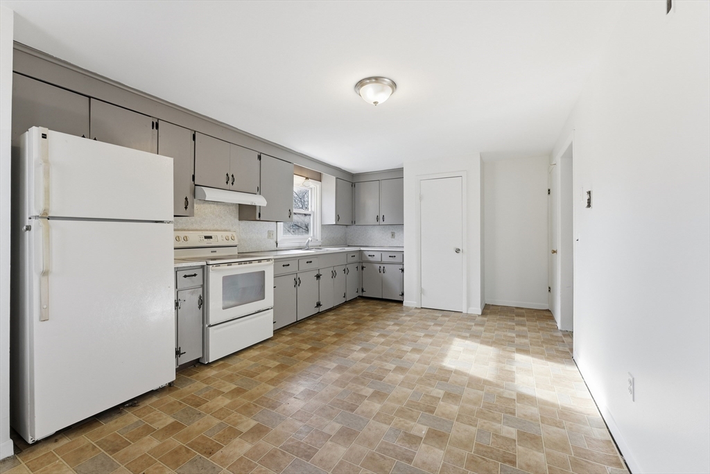 13-15 Decatur Street Springfield, MA 01151 - Photo 7 of 42