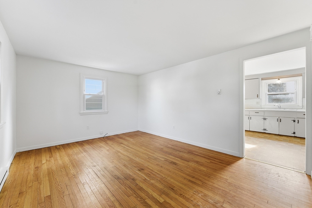 13-15 Decatur Street Springfield, MA 01151 - Photo 9 of 42