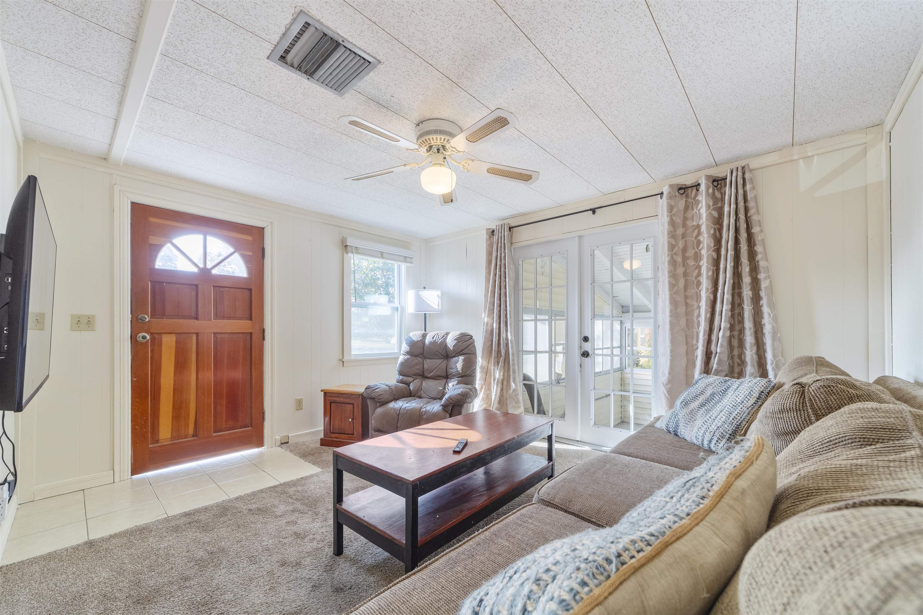 882 Palermo Road St. Augustine, FL 32086 - Photo 8 of 26 a living room with furniture and a window