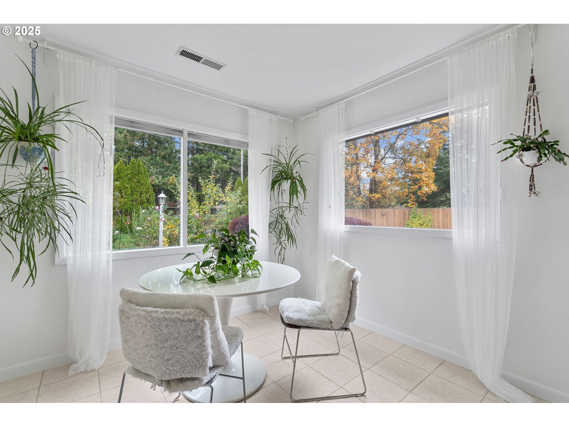 15390 Southwest Davis Road Beaverton, OR 97007 - Photo 30 of 46 a dining room with furniture and a potted plant