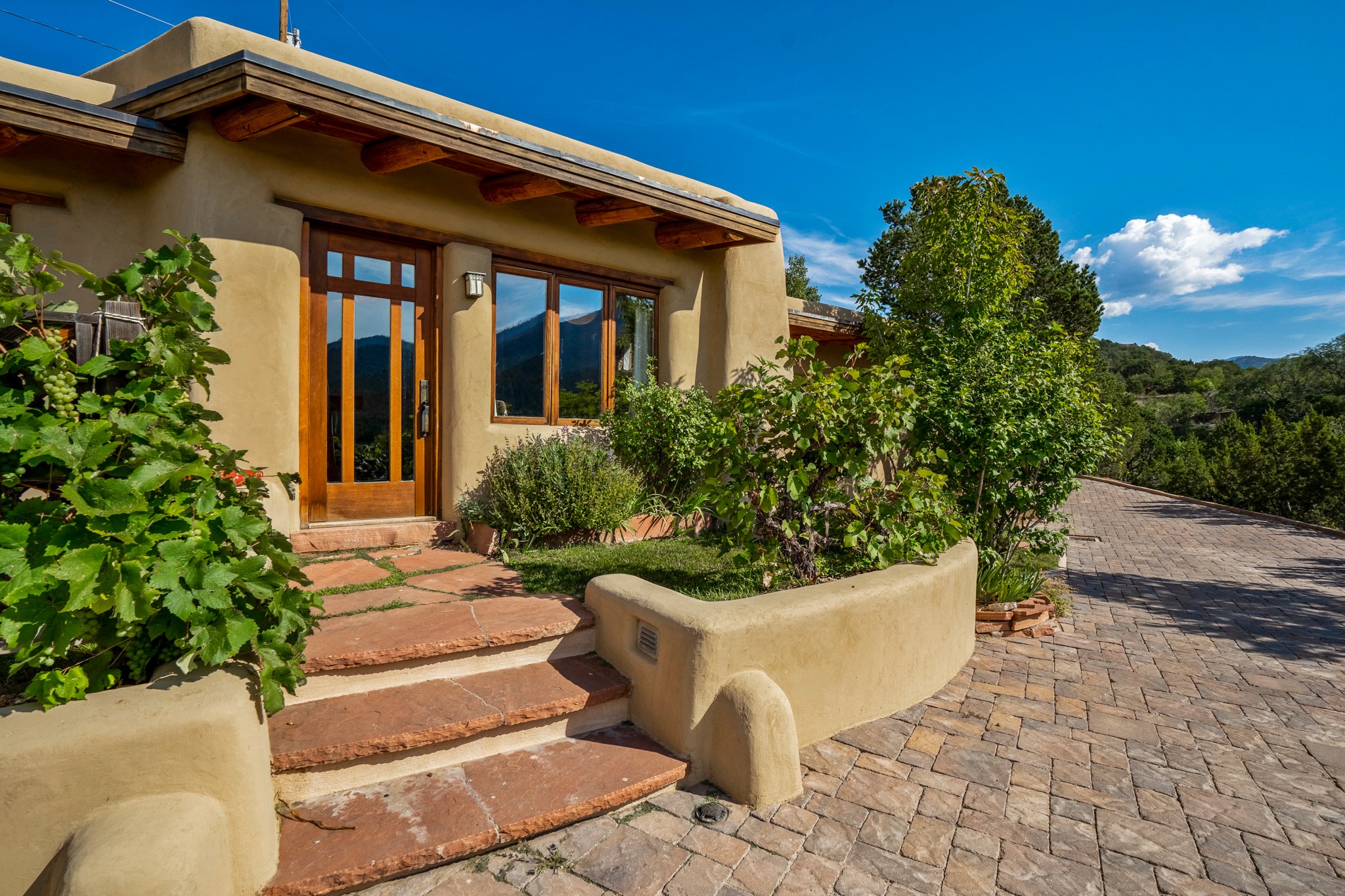 1564 Cerro Gordo Road Santa Fe, NM 87501 - Photo 23 of 53 Upper House Entry