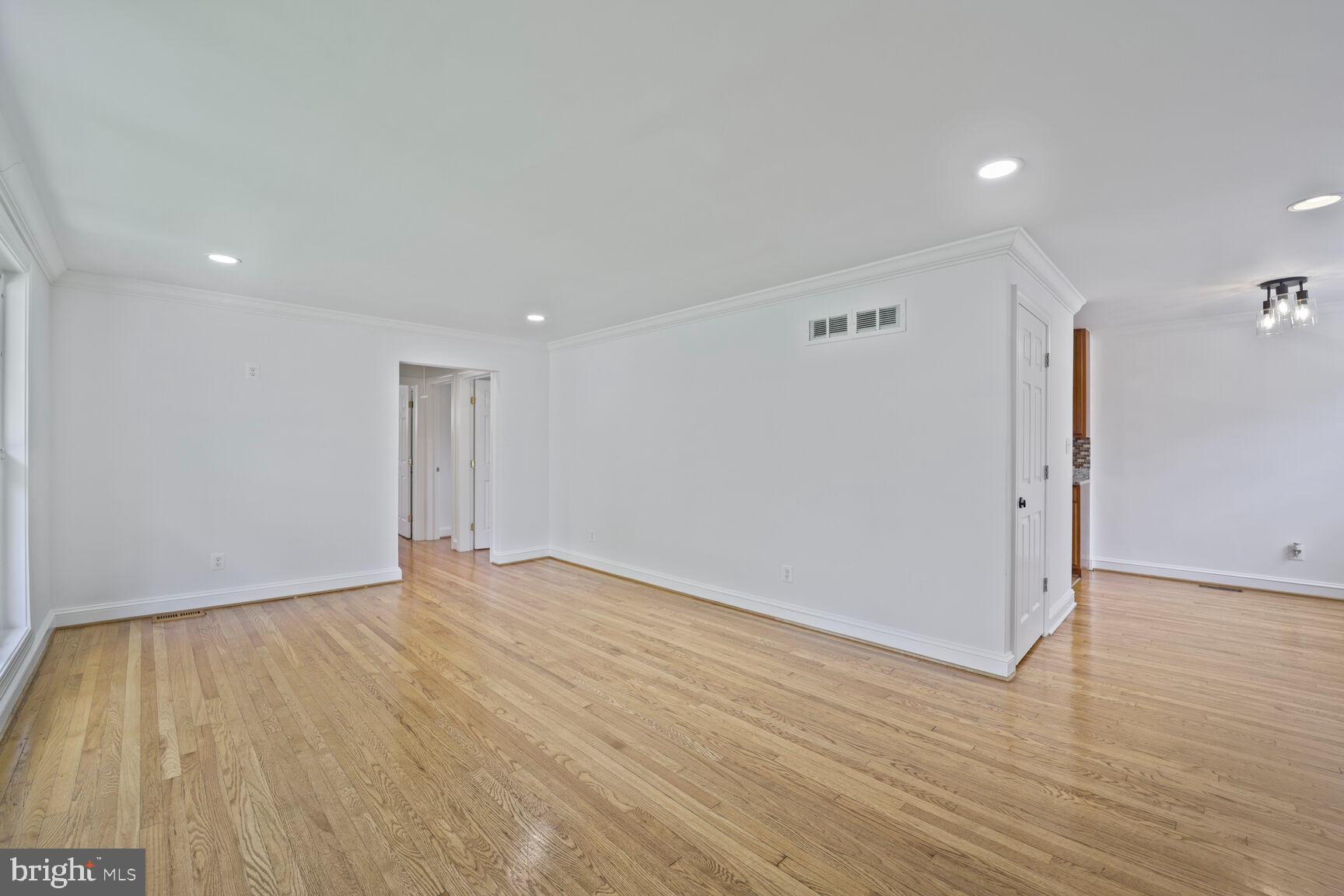 10213 Duvawn Place Silver Spring, MD 20902 - Photo 4 of 37