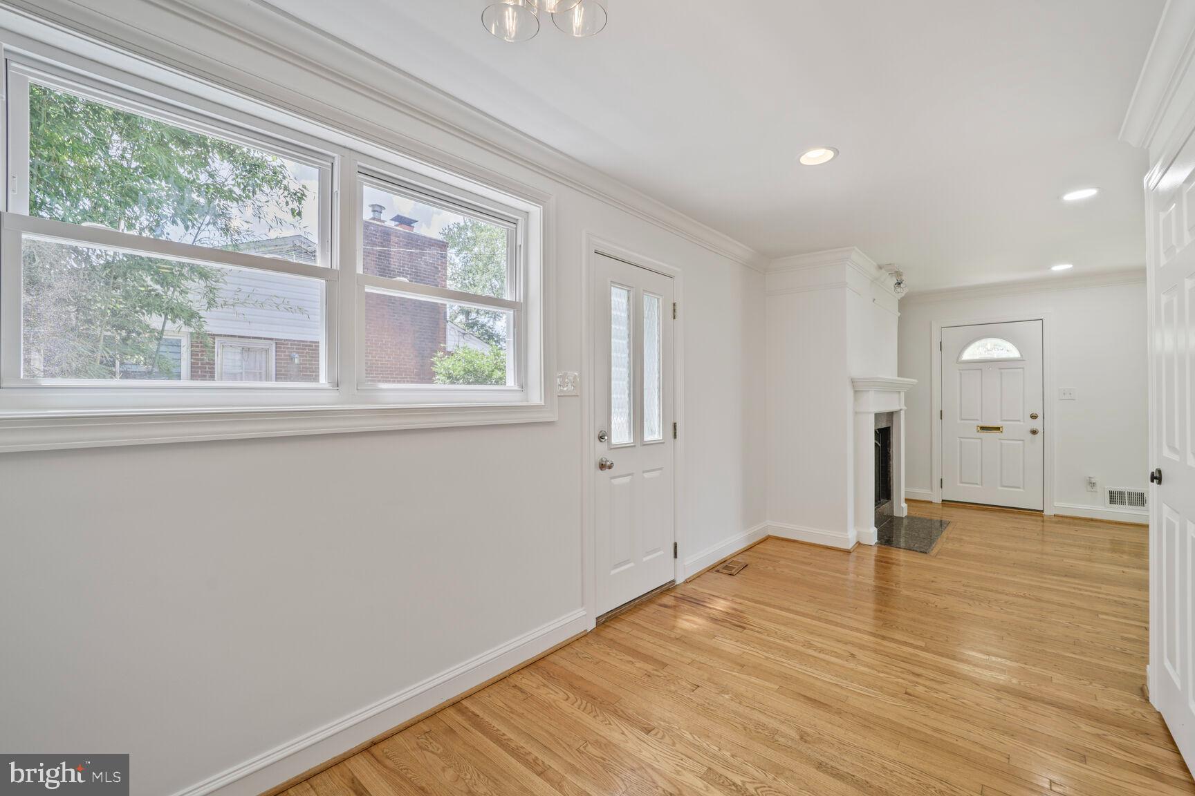 10213 Duvawn Place Silver Spring, MD 20902 - Photo 9 of 37