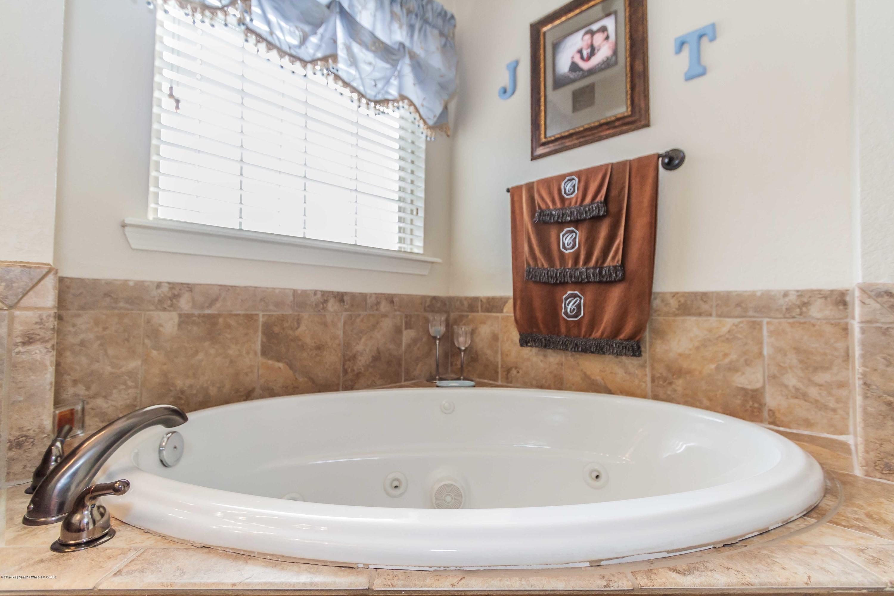 3707 Arden Road Amarillo, TX 79118 - Photo 18 of 32 a bathroom with bathtub and window