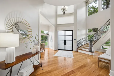 $1,570,000 | 5211 Pocahontas Street, Bellaire, TX 77401