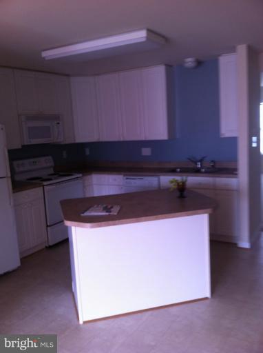 20 Bruce Drive Charles Town, WV 25414 - Photo 5 of 13 Kitchen