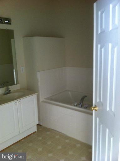 20 Bruce Drive Charles Town, WV 25414 - Photo 8 of 13 Bath (Master)