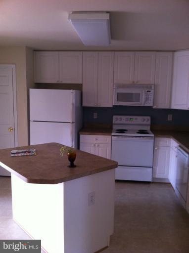 20 Bruce Drive Charles Town, WV 25414 - Photo 9 of 13 Kitchen