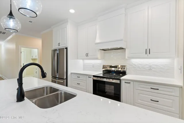 $400,000 | 125 Scots Pine Circle, Wallace, NC 28466