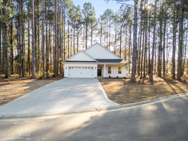 $400,000 | 125 Scots Pine Circle, Wallace, NC 28466