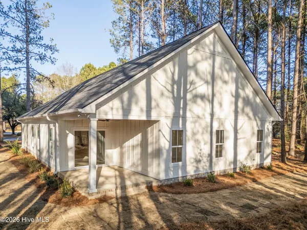 $385,000 | 125 Scots Pine Circle, Wallace, NC 28466