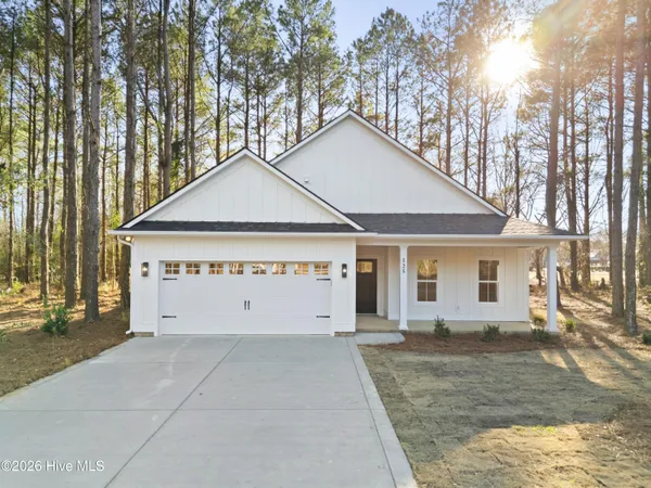 $385,000 | 125 Scots Pine Circle, Wallace, NC 28466