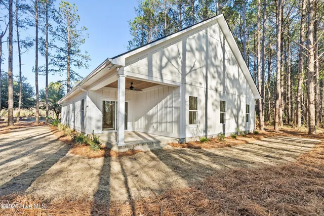 $400,000 | 125 Scots Pine Circle, Wallace, NC 28466
