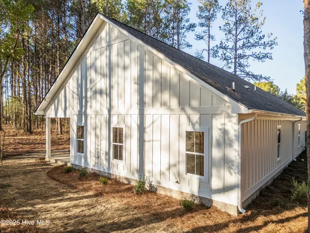 $400,000 | 125 Scots Pine Circle, Wallace, NC 28466