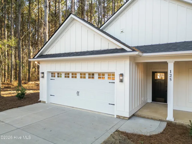 $400,000 | 125 Scots Pine Circle, Wallace, NC 28466