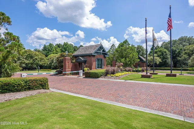 $400,000 | 125 Scots Pine Circle, Wallace, NC 28466