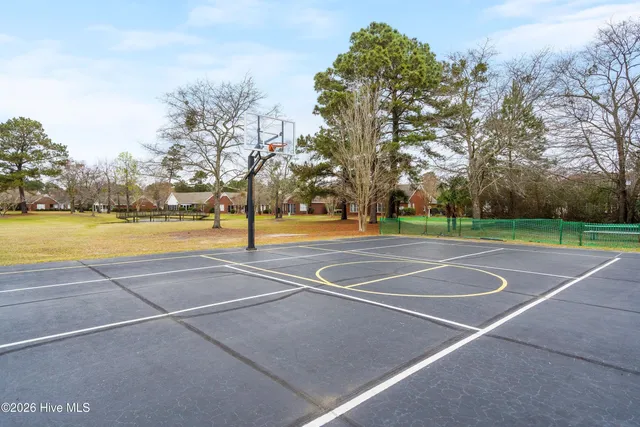 $400,000 | 125 Scots Pine Circle, Wallace, NC 28466