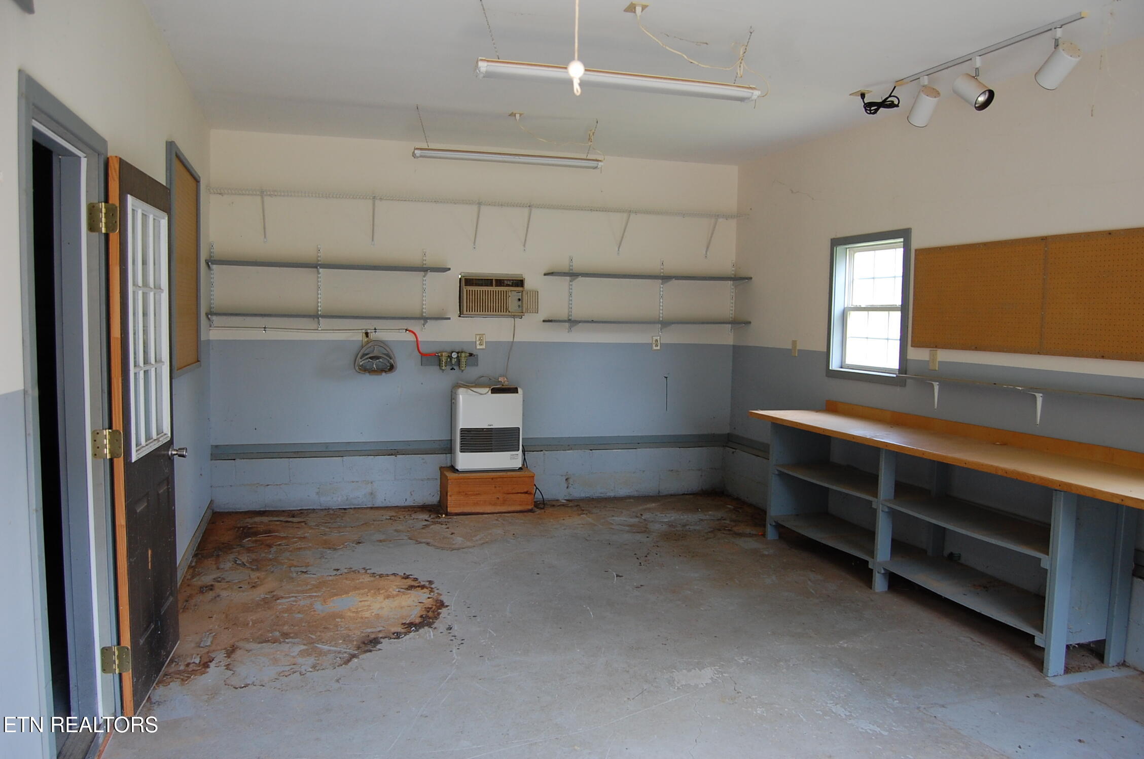3740 Miser Station Road Louisville, TN 37777 - Photo 21 of 21 Workshop_Int-View1