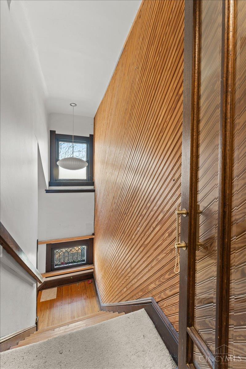 558 Howell Avenue Cincinnati, OH 45220 - Photo 19 of 37