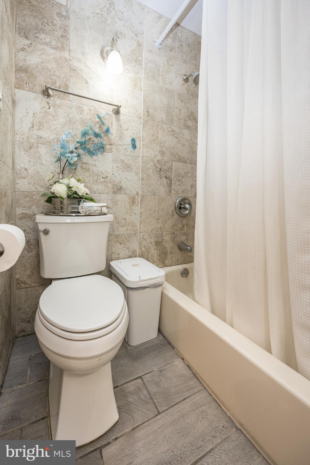 800 Disston Street Philadelphia, PA 19111 - Photo 26 of 51 a bathroom with a toilet and a bathtub