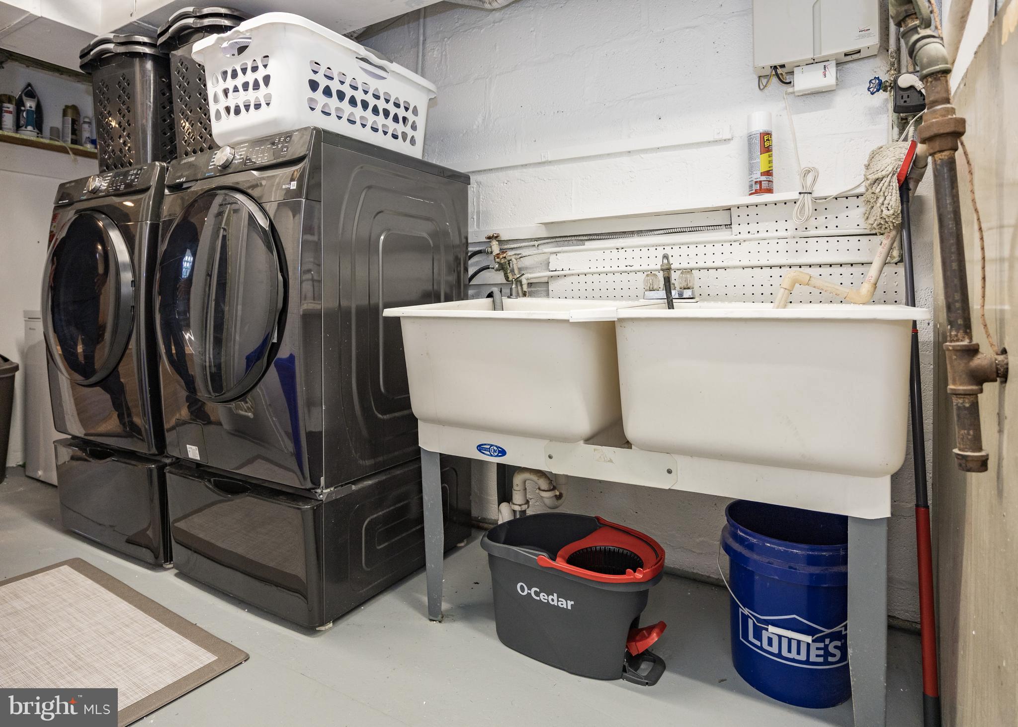 800 Disston Street Philadelphia, PA 19111 - Photo 43 of 51 a utility room with dryer and washer