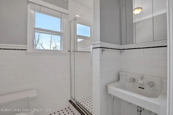 $3,500 | 411 Albany Avenue, Unit 2, Kingston, NY 12401