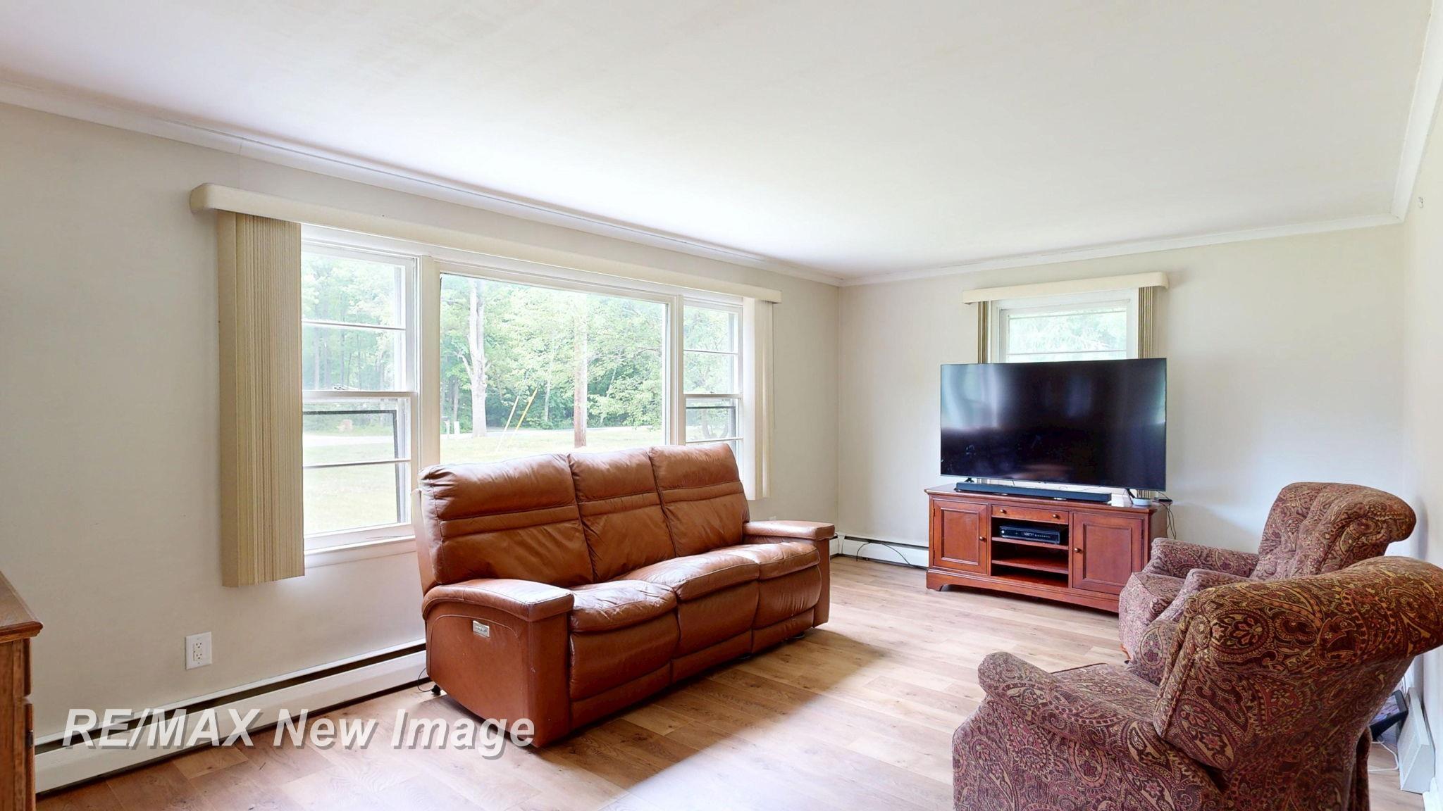 1372 Gabel Road Saginaw, MI 48601 - Photo 4 of 38 50178527-b4247e07-3750-4e13-b7c7-12e4f90e8b8f.JPG
